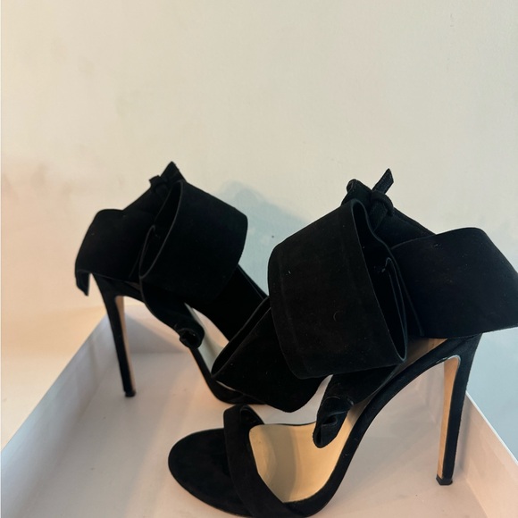 Amina Abdul Jillil black suede bow heels size 8 - Picture 3 of 7
